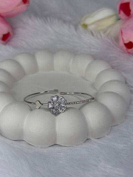 floral with Heart Gem Adjustable Bracelet | Anti-Tarnish