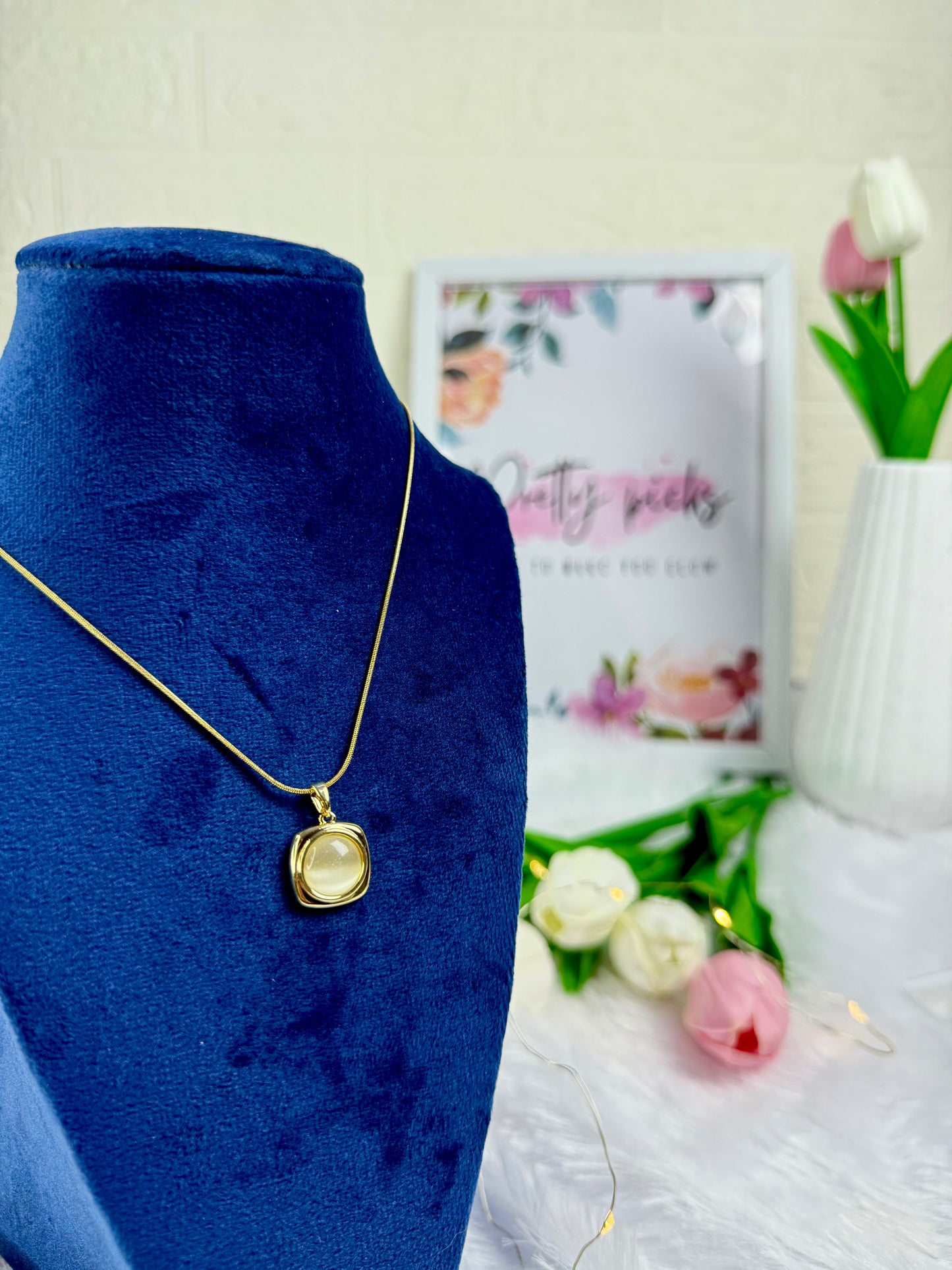 Aura Pendant Necklace